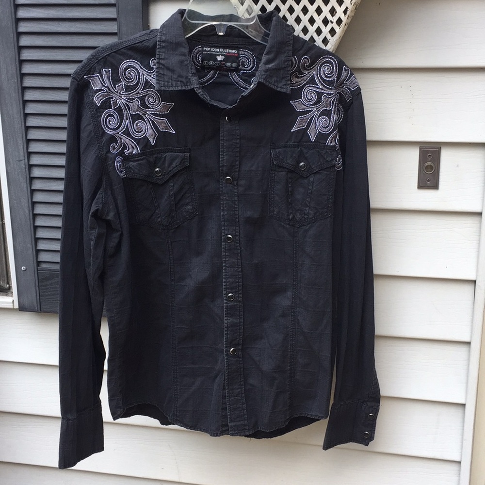 Buckle “Pop Icon Clothing” men’s shirt size XL.